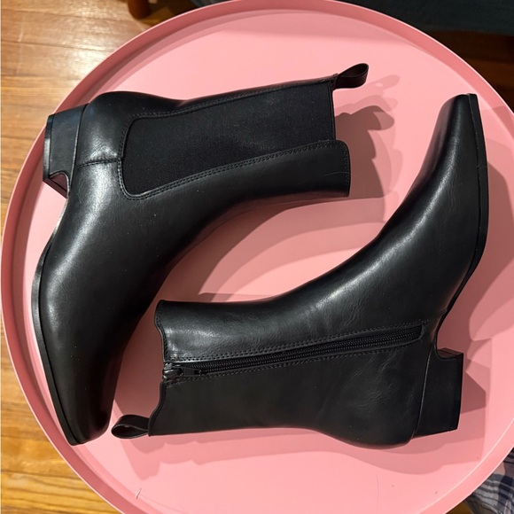 Madden Girl Fionna Chelsea Ankle Boot - Picture 2 of 3